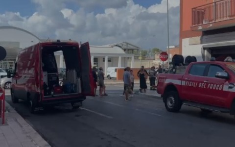 Incendio nella ferramenta Dainese, ingenti i danni