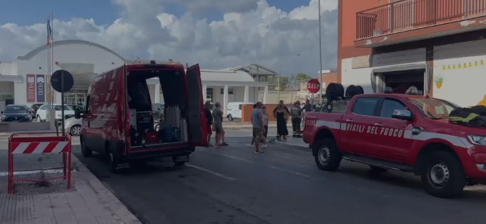 Incendio nella ferramenta Dainese, ingenti i danni