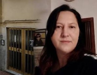 Colleferro si ferma per l’ultimo saluto a Joanna: sirene, applausi e lutto cittadino