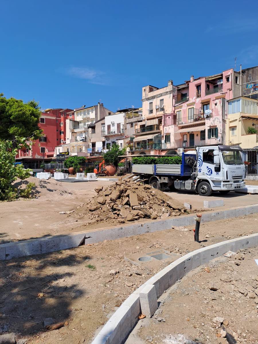 Riqualificazione urbana a Mola: al via i lavori per marciapiedi, Largo Paone e Largo Purificato
