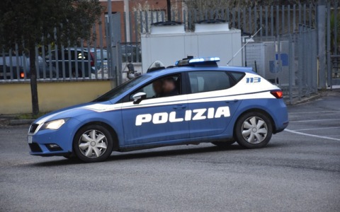 Controlli in piazza Scacchi, sequestrato hashish, segnalata una ventenne