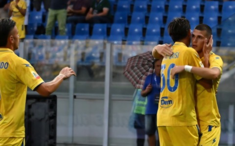Frosinone, poker alla Juve Stabia (4-1)