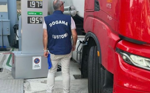 Carburanti, sequestrati quasi 8.000 litri di gasolio adulterati