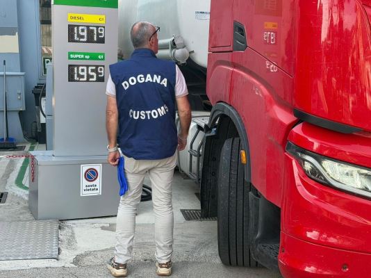Carburanti, sequestrati quasi 8.000 litri di gasolio adulterati