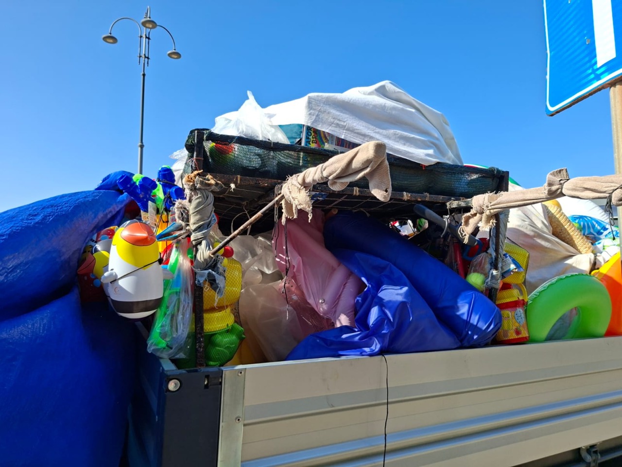 Abusivismo, maxi sequestro di giocattoli e merce in spiaggia
