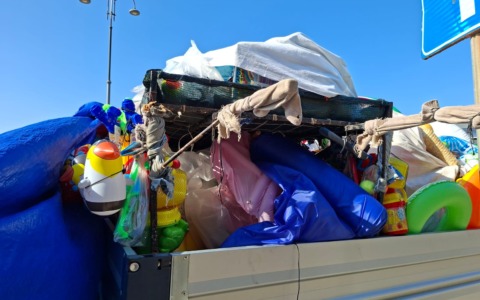 Abusivismo, maxi sequestro di giocattoli e merce in spiaggia