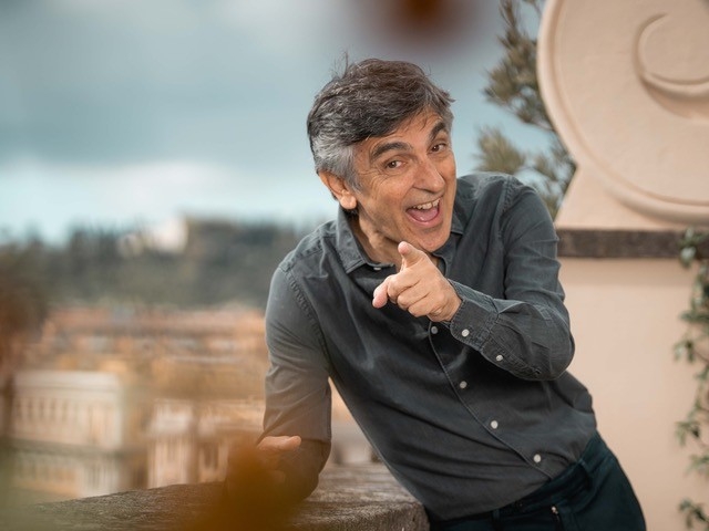 Arena del Mare, il 5 agosto si alza il sipario con Vincenzo Salemme