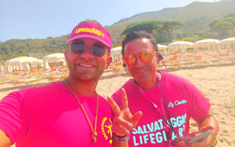 Due bagnini mettono in salvo un uomo di 33 anni