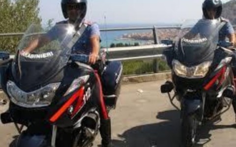Shopping con banconote contraffatte, arrestato 30enne