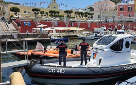 Tragedia sfiorata in mare, diportista soccorso dai Carabinieri