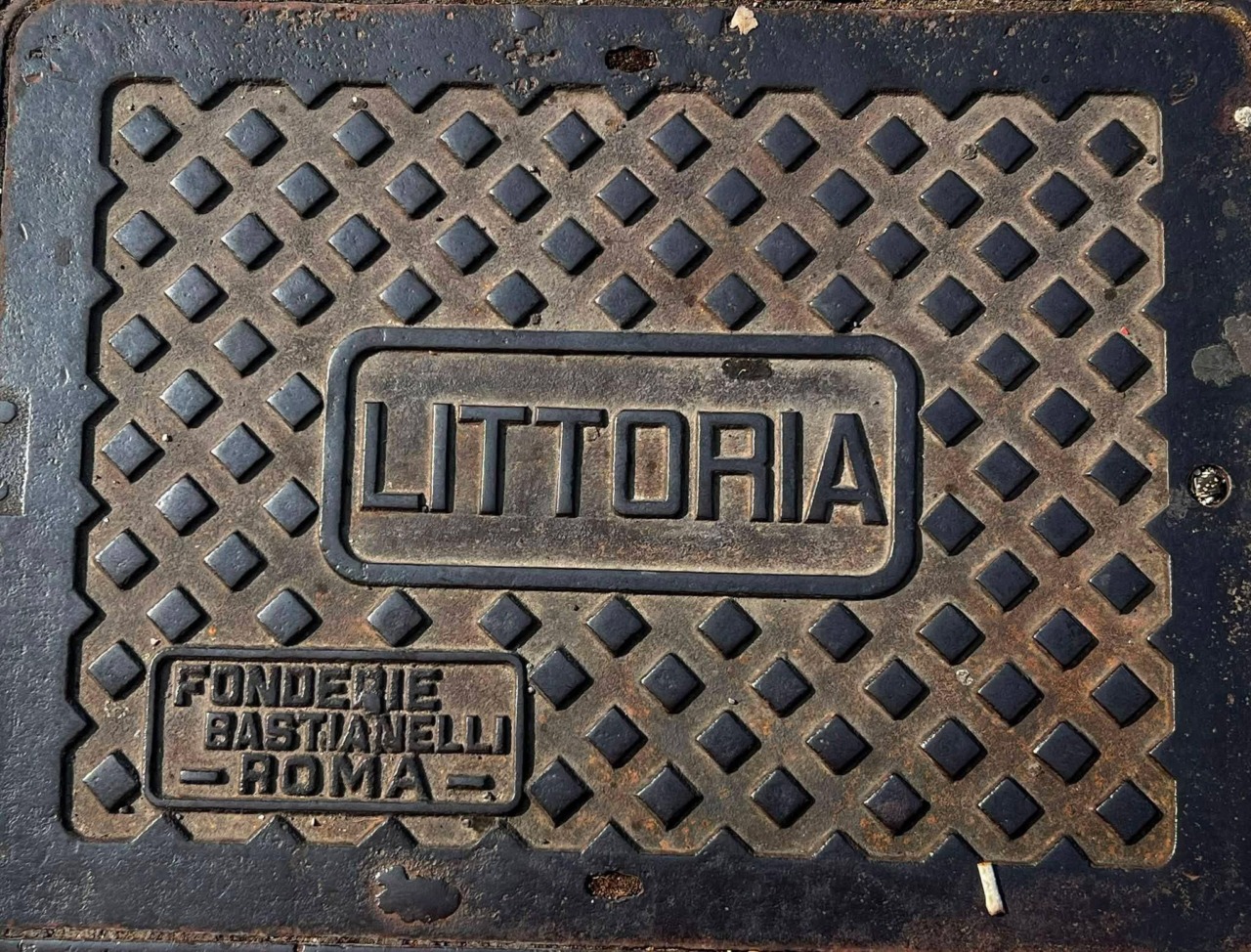 Giallo tombini “Littoria”: l’Associazione Tor Tre Ponti chiede trasparenza e un sopralluogo al Comune