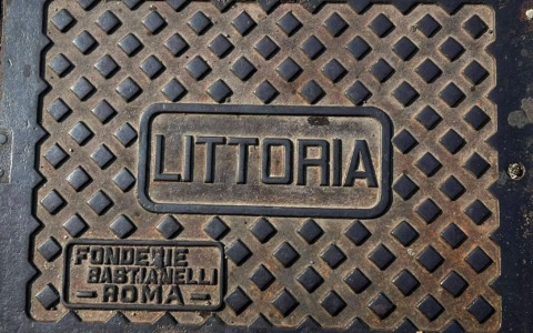 Giallo tombini “Littoria”: l’Associazione Tor Tre Ponti chiede trasparenza e un sopralluogo al Comune