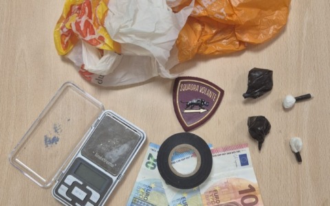 Notte di Ferragosto con la cocaina: la Polizia di Stato arresta un giovane in strada