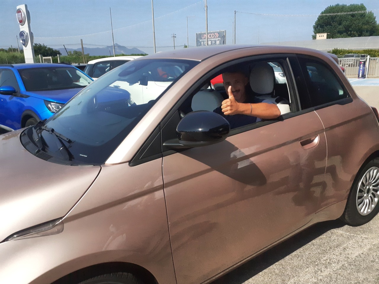La Concessionaria Ecoliri consegna una Fiat 500 al vincitore della Ruota della Fortuna
