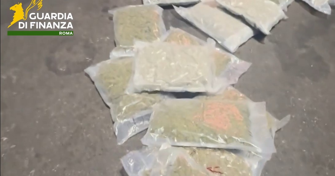 Traffico di droga tra la Spagna e il litorale romano, sequestrati 400 chili di hashish e marijuana. IL VIDEO