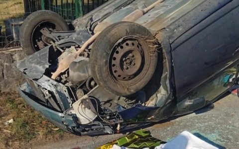 Perde il controllo dell’auto e si ribalta, morto 22enne