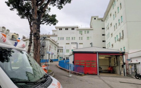 Terzo prelievo di tessuto osseo da vivente del 2026 e quinto di cornee al “Dono Svizzero”