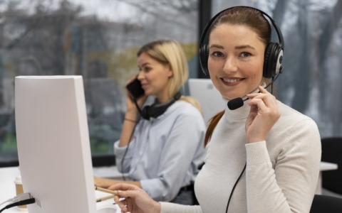 Truffe al telefono, online e porta a porta: come riconoscerle e difendersi