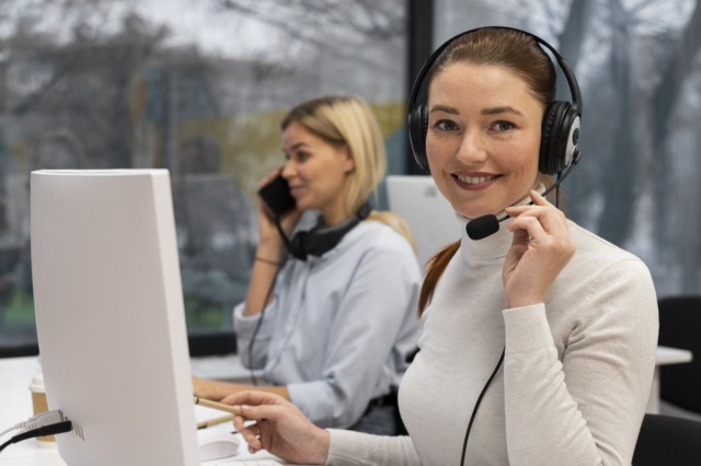 Truffe al telefono, online e porta a porta: come riconoscerle e difendersi
