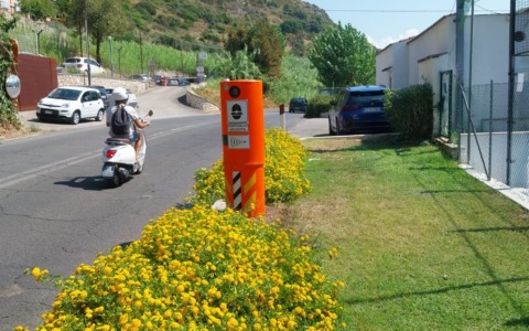 Sicurezza stradale in Via Appia lato sud: al via l’installazione dei box dissuasori