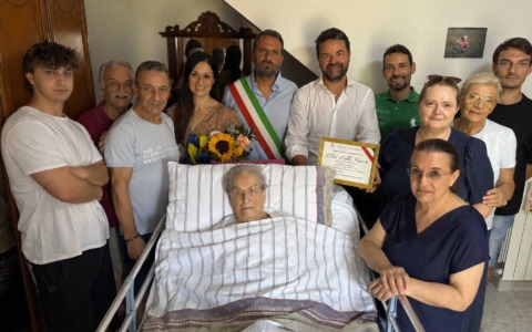 Un’altra centenaria in provincia, festa per i 100 anni di “Zia Lella”