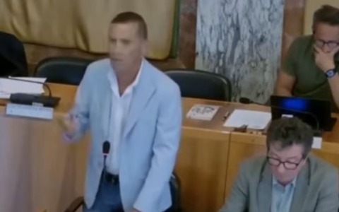 Asili nido, Forza Italia contro il sindaco. Anzalone: “C’è arroganza in questa maggioranza! Uno sbaglio al giorno, stiamo diventando una barzelletta / VIDEO