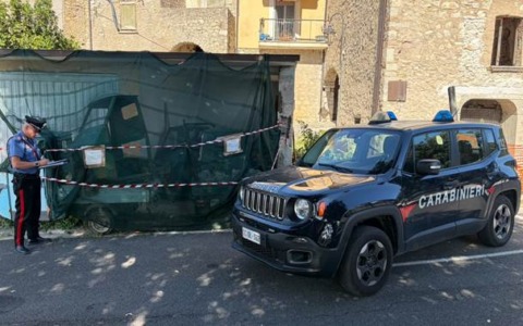 Discarica abusiva e smontaggio clandestino di Ape Car