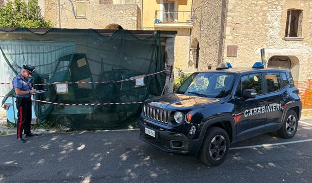 Discarica abusiva e smontaggio clandestino di Ape Car