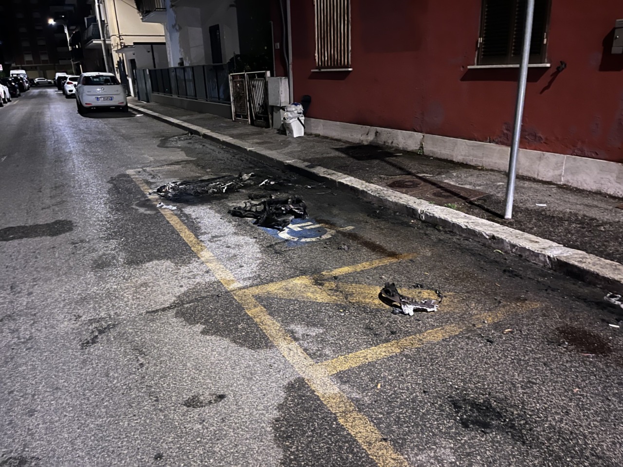 Auto a fuoco nella notte