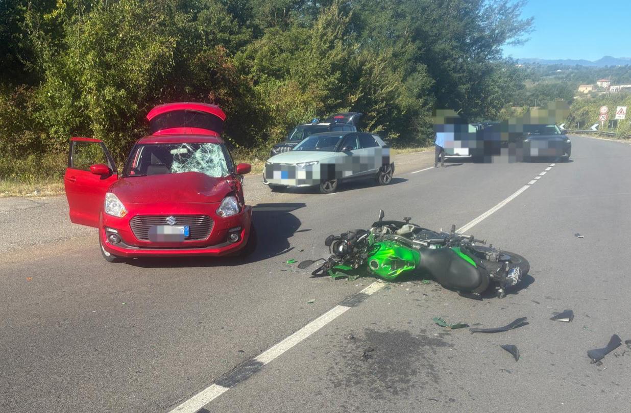 Scontro auto-scooter, grave un 22enne di Latina
