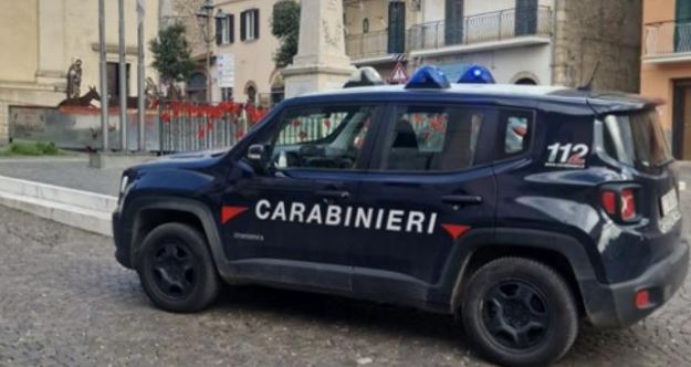 Si finge carabiniere per truffare una donna, scoperto e denunciato