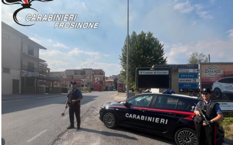 Danneggia un bar e ferisce un carabiniere, arrestato