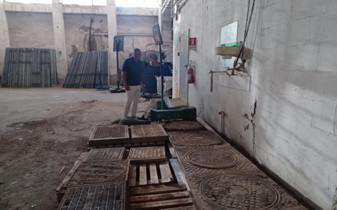 Tombini dei “Giardinetti” in un deposito comunale, il sopralluogo del vicesindaco