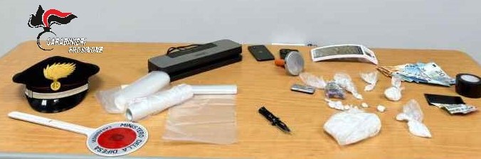 Blitz antidroga dei Carabinieri, trovato con cocaina e hashish