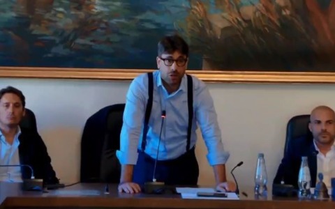Il Consiglio comunale vota l’uscita dal Corsorzio di Bonifica, gli agricoltori: “Spartiacque decisivo, ora intervenga la Procura europea”