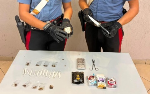 Droga nascosta nel frigorifero, arrestato un giovane
