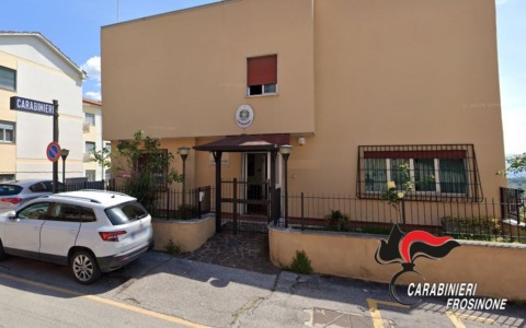 Violenze su una donna disabile, ex badante arrestata e portata in carcere