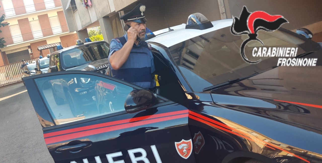 Sventati furti nelle auto in sosta dai carabinieri, denunciate due persone