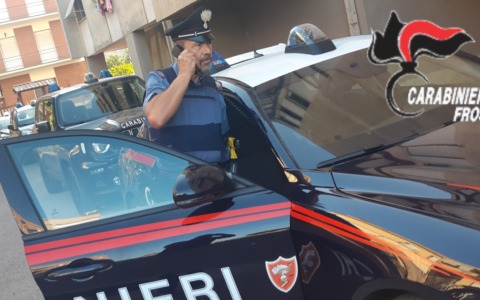 Sventati furti nelle auto in sosta dai carabinieri, denunciate due persone