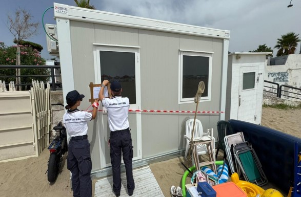 Abusi sul demanio marittimo, sequestrati tre stabilimenti balneari