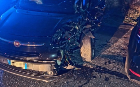Scontro tra un’auto e un camion sulla Casilina, gravi due persone