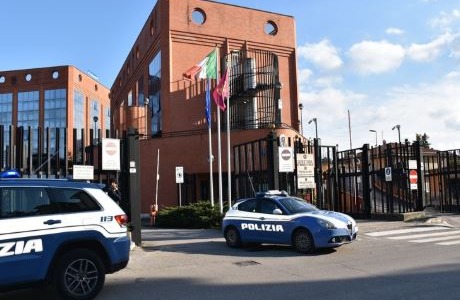 Dà in escandescenze in piazza: era destinatario di un ordine di carcerazione
