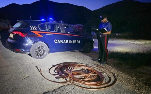 Sorpresi a rubare 170 chili di rame nel cantiere ferroviario: arrestati due giovani