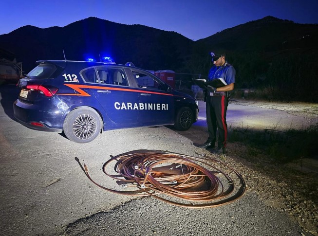 Sorpresi a rubare 170 chili di rame nel cantiere ferroviario: arrestati due giovani