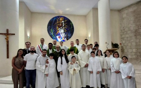 Il saluto a don Italo Cardarilli e a don Simone Cestra, il sindaco: “Immensa gratitudine”