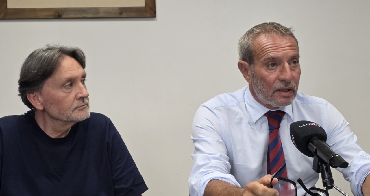 Inchiesta chioschi, Secci incontra i giornalisti: “Sono stati mesi duri, ho sempre agito con correttezza”. Archidiacono: “Secci non doveva essere arrestato” / LE INTERVISTE