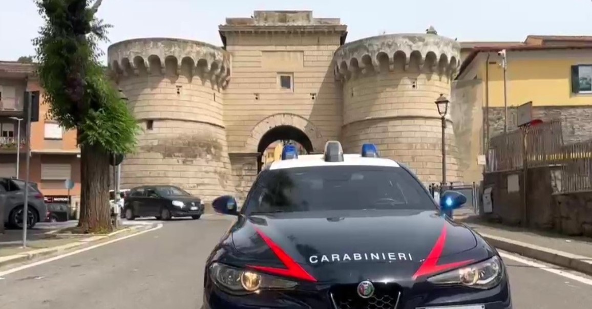 Minaccia di morte la ex compagna e tenta di entrare in casa