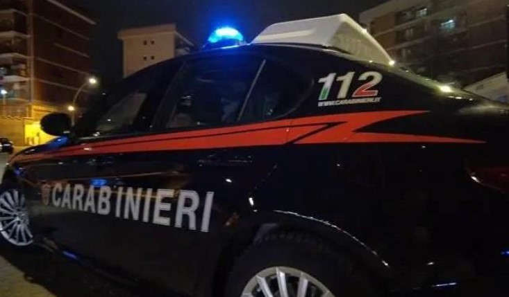 Molesta il gestore di un locale e aggredisce i Carabinieri a morsi, arrestato
