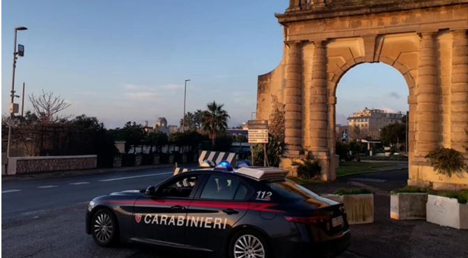 Ruba un’auto ed investe un pedone durante la fuga, arrestato