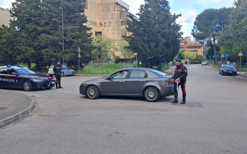 Senza patente fugge in scooter all’alt dei Carabinieri, denunciato